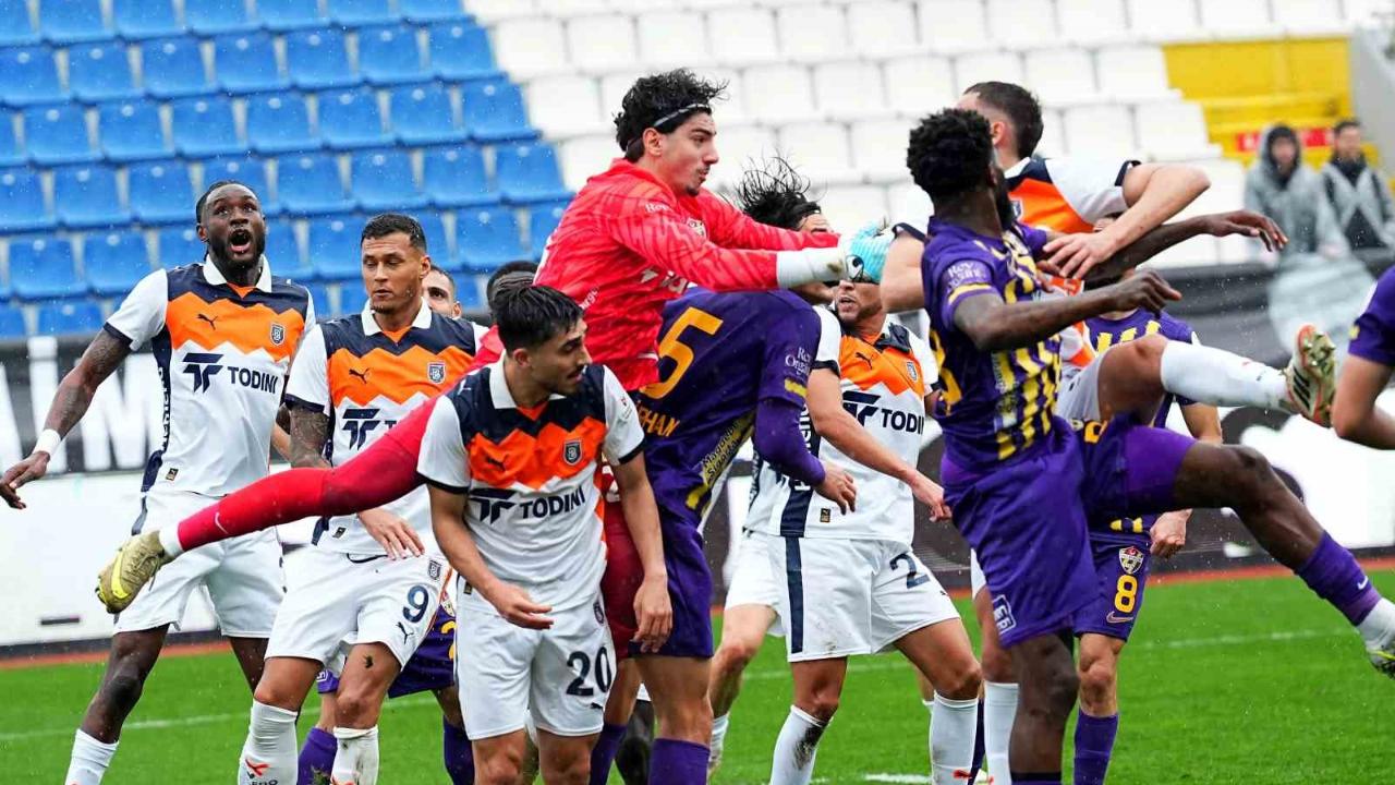 Trendyol Süper Lig: Eyüpspor: 1 - RAMS Başakşehir: 2