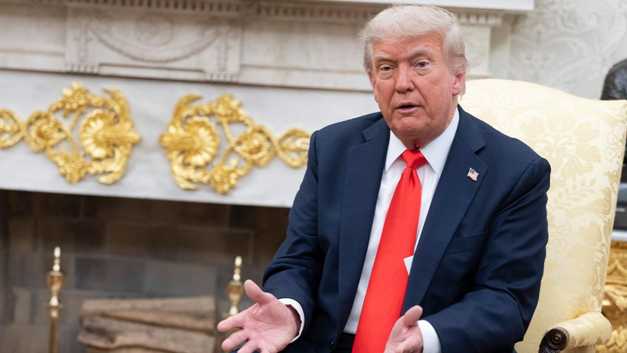 Trump: "Daha ne kadar aranızda olurum bilemiyorum, silahlarını bana doğrultan çok insan var"