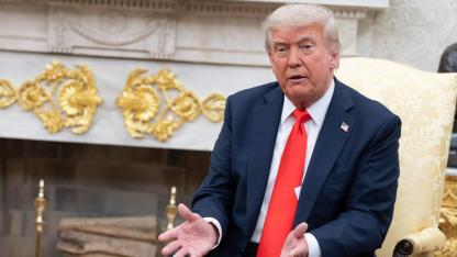 Trump: "Daha ne kadar aranızda olurum bilemiyorum, silahlarını bana doğrultan çok insan var"