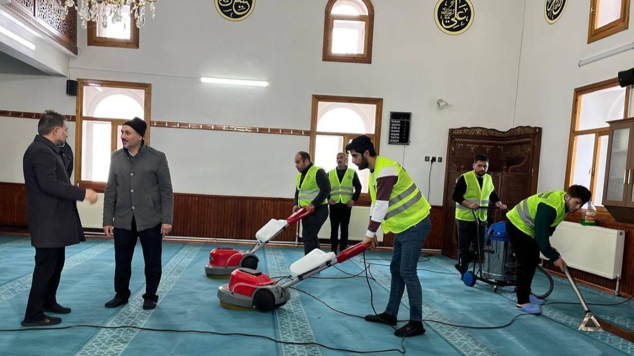 Yakutiye’de camiler Ramazan’a hazırlanıyor