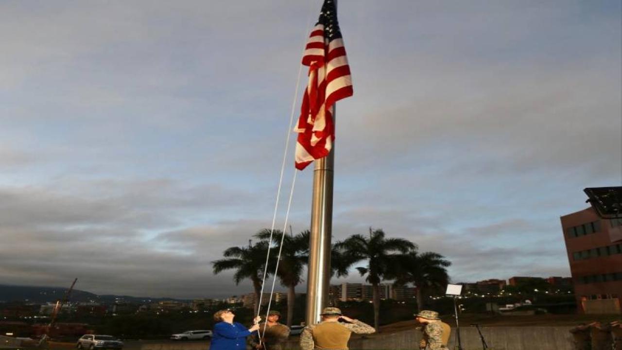 ABD bayrağı, Karakas'taki ABD büyükelçiliğinde 7 yıl aradan sonra ilk kez yeniden göndere çekildi