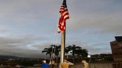 ABD bayrağı, Karakas'taki ABD büyükelçiliğinde 7 yıl aradan sonra ilk kez yeniden göndere çekildi