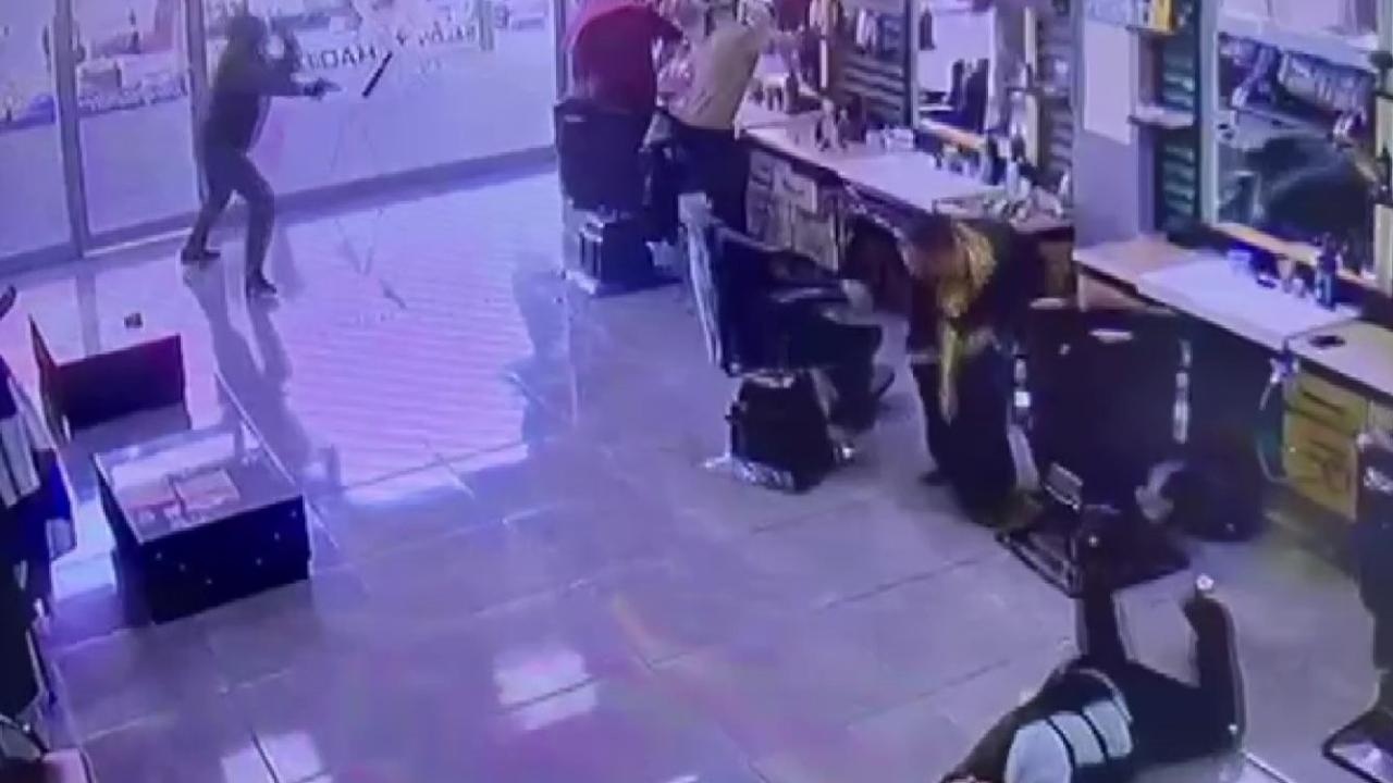 Adana’da berberde böyle ateş etti: 1 yaralı