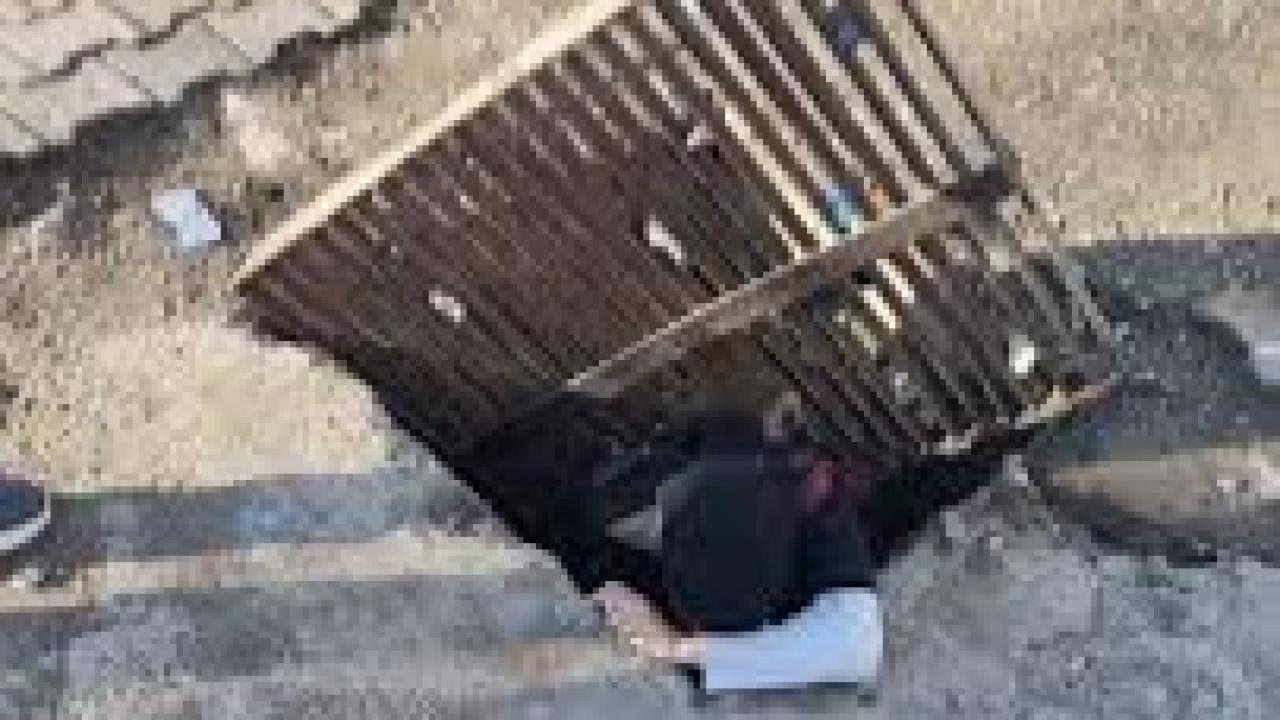 Bastığı gider mazgalı kayan kız öğrenci, 1 buçuk metrelik çukura düştü