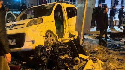 Erzurum’da feci kaza: Kavşak adeta savaş alanına döndü