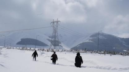 Erzurum’da kar yağışı durdu, çilesi devam ediyor