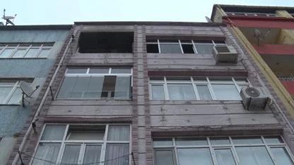 Eşini öldürüp evi ateşe verdi