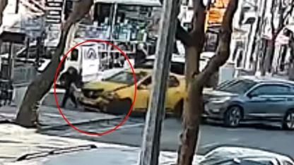 Ezilmekten son anda kurtulan yaşlı kadın kameraya yansıdı