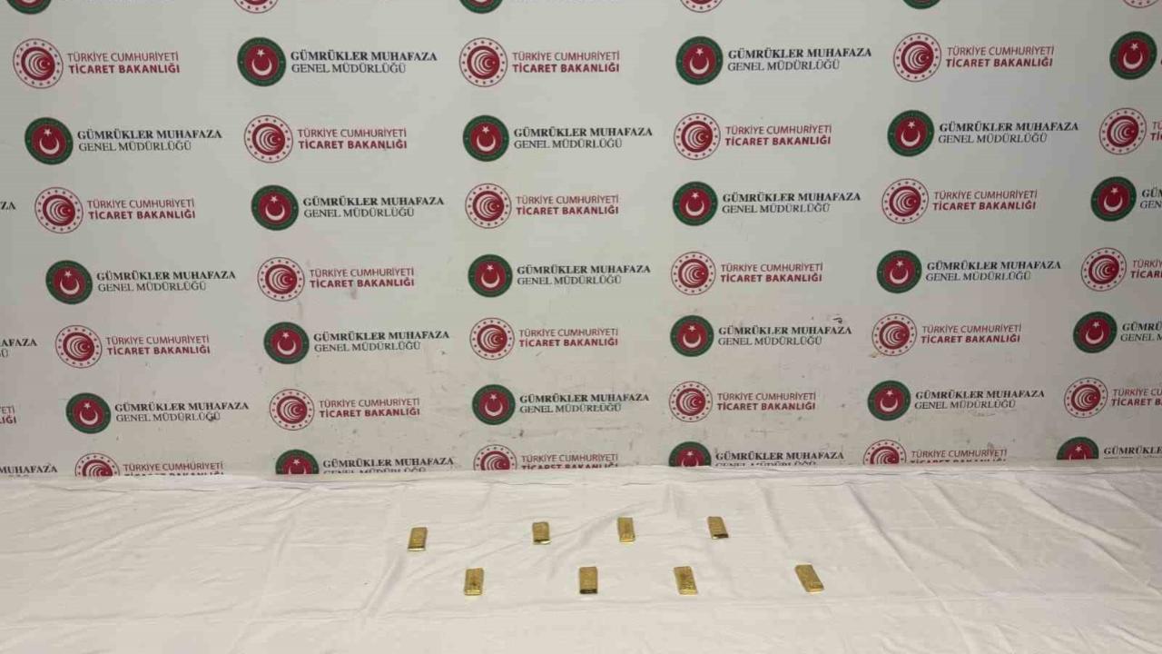 Habur’da tırda yapılan aramada, yaklaşık 14.6 milyon liralık altın ele geçirildi