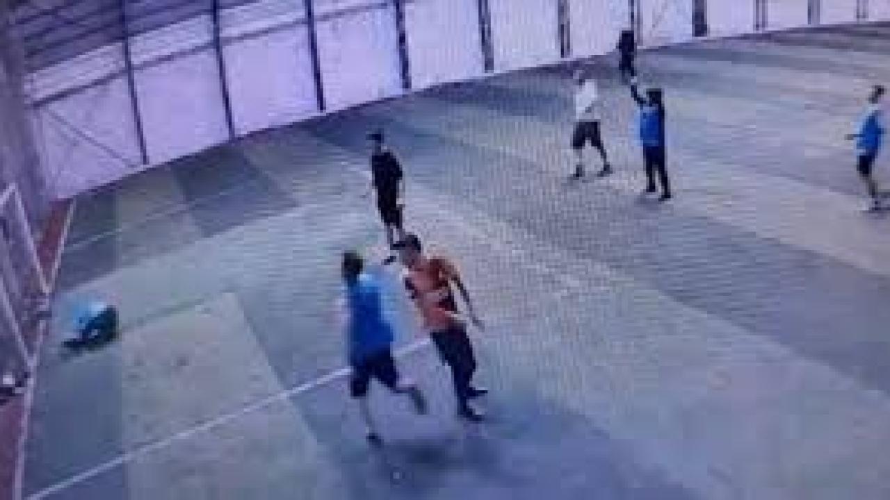 Halı sahada yürek yakan ölüm: Kaleci top darbesi sonrası hayatını kaybetti