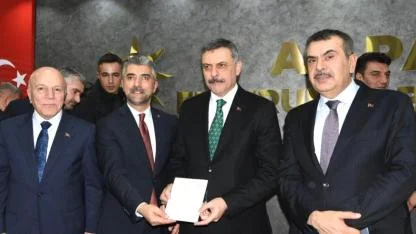 İçişleri Bakanı Çiftçi, AK Parti üyelik giriş beyannamesini imzaladı