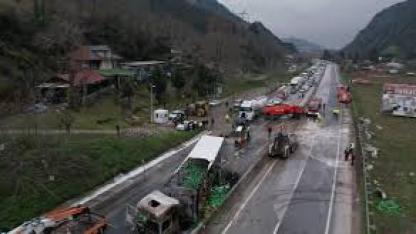 İki tır çarpıştı, D-650 savaş alanına döndü