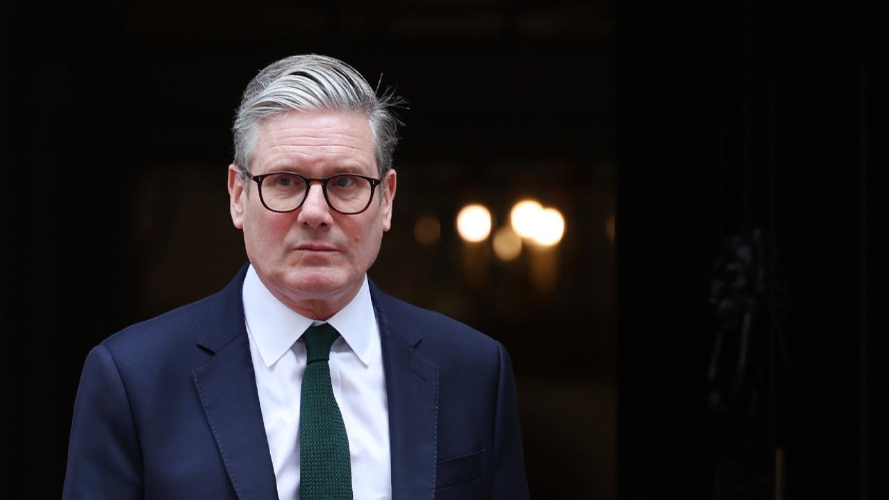 İngiltere, Kıbrıs Adası çevresine savaş gemisi konuşlandıracak