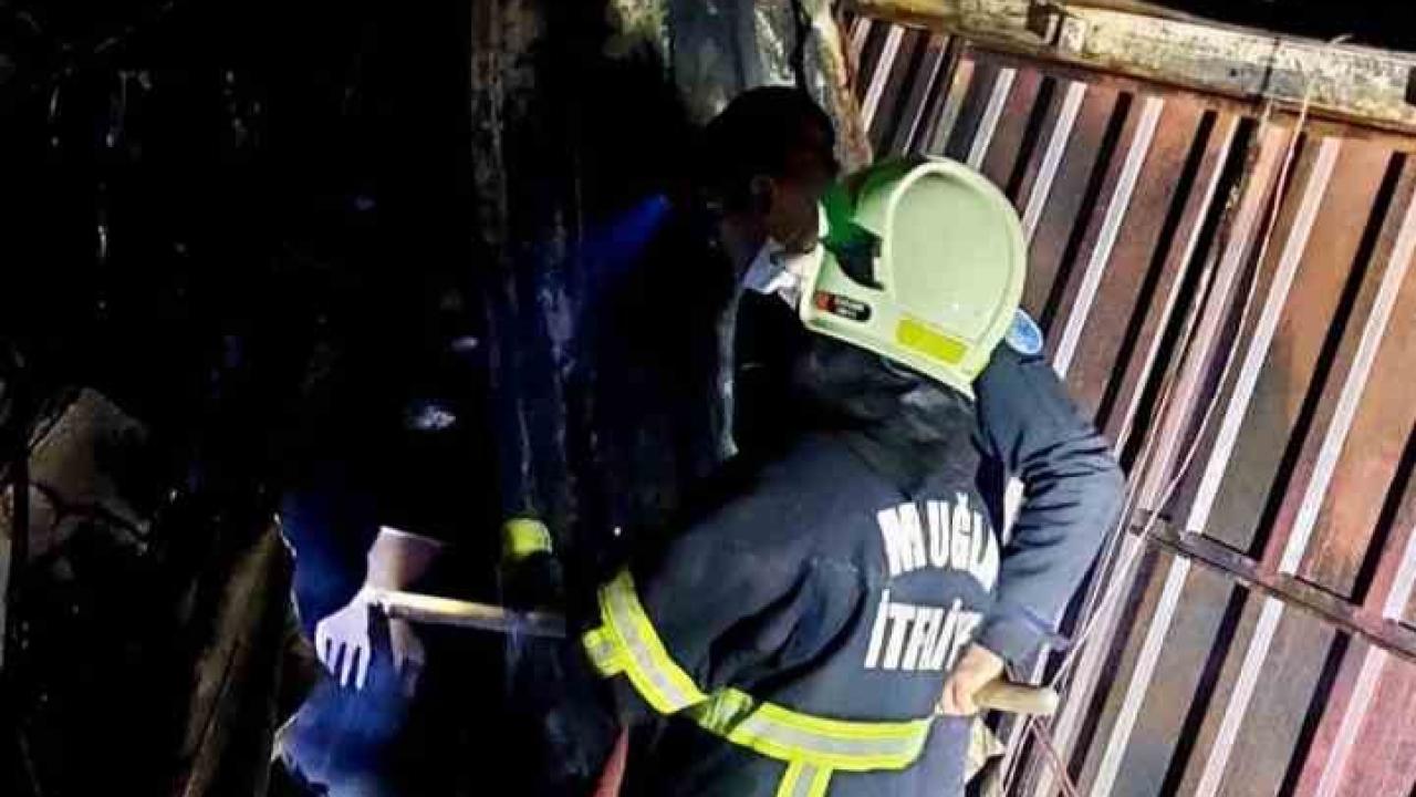 İşçi lojmanları alevlere teslim oldu