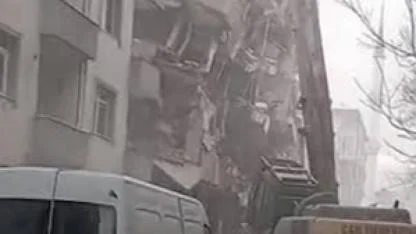 Kentsel dönüşüm kontrolden çıktı, bina kendiliğinden yıkıldı