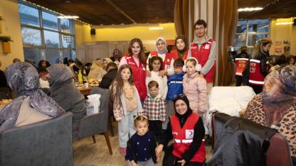 Kızılay Kadın’dan anlamlı iftar: Yetimler unutulmadı