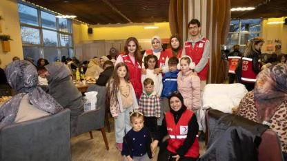 Kızılay Kadın’dan anlamlı iftar: Yetimler unutulmadı