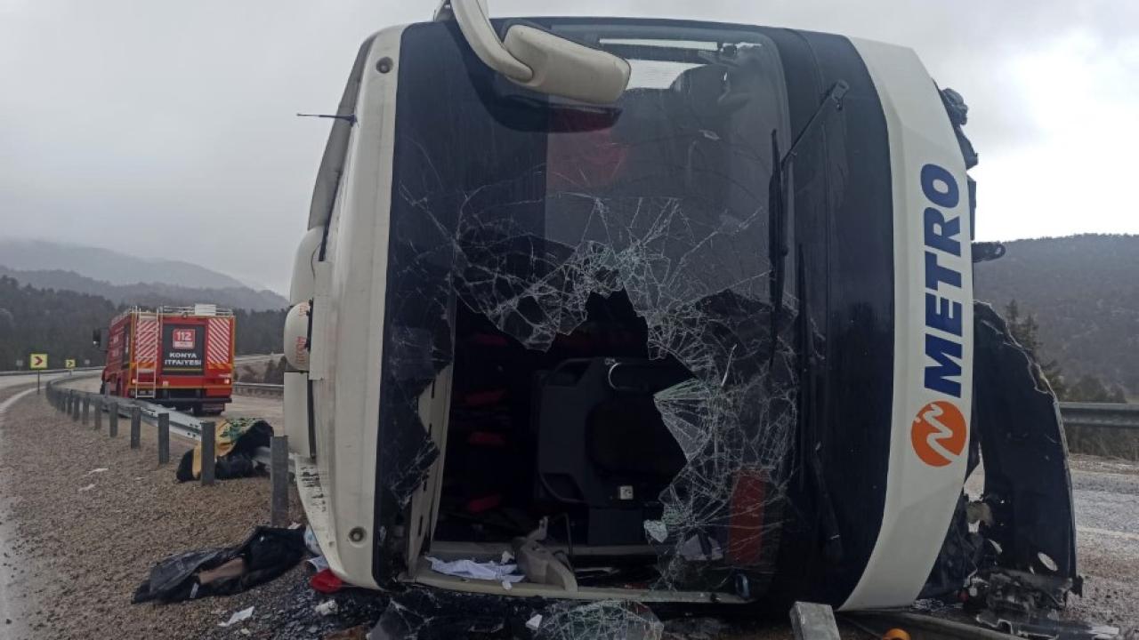 Konya’da yolcu otobüsü devrildi: 15 yaralı