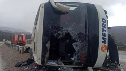 Konya’da yolcu otobüsü devrildi: 15 yaralı