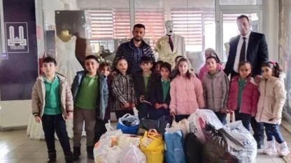 Öğrencilerden Hayır Çarşısı’na gıda bağışı