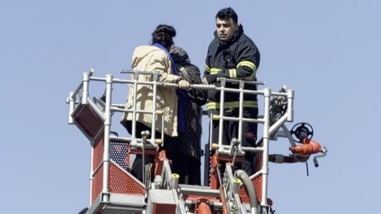 Prizde unutulan şarj aleti yangın çıkardı: 16 kişi hastanelik oldu