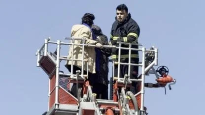 Prizde unutulan şarj aleti yangın çıkardı: 16 kişi hastanelik oldu