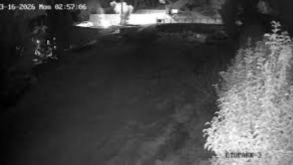 Sohbet ederken 4 metre yükseklikten beton zemine düştü