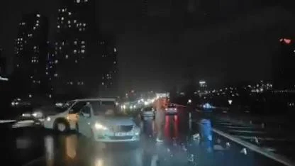 TEM otoyolunda iki aracın çarpışma anı kamerada