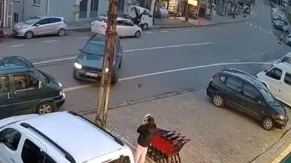 Trabzon’da otomobilin çarptığı genç kadın metrelerce savruldu...