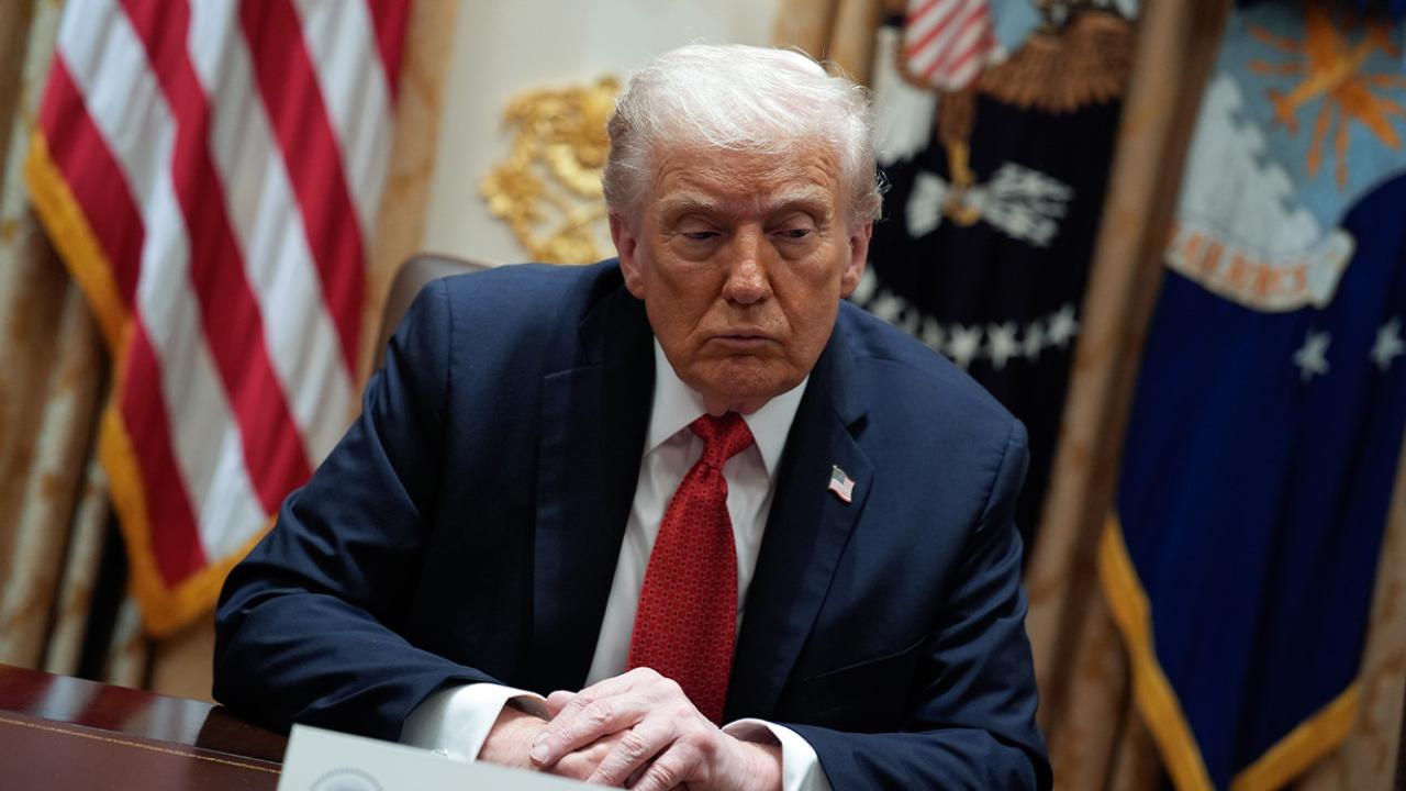 Trump: "ABD, gerekirse Hürmüz Boğazı'ndan geçen tankerlere refakat etmeye başlayacaktır"