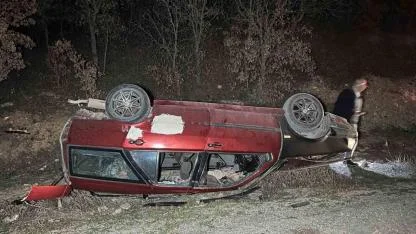 Uşak’ta iki otomobil çarpıştı: 2’si çocuk 5 yaralı