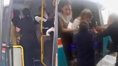 Yolculuk sırasında sancılanan kadın dolmuşta doğum yaptı