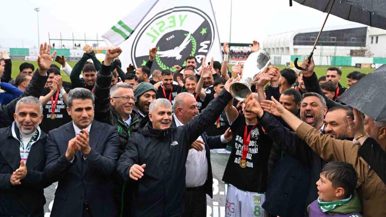 12 Bingölspor kupayı evinde kaldırıldı