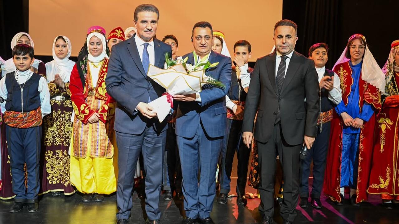 "7 Bölge 7 Renk" ayakta alkışlandı