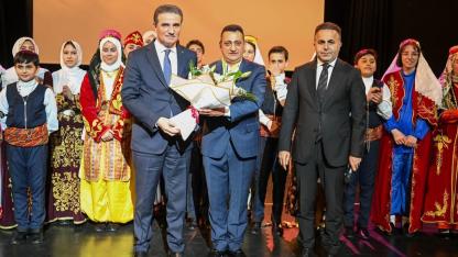 "7 Bölge 7 Renk" ayakta alkışlandı