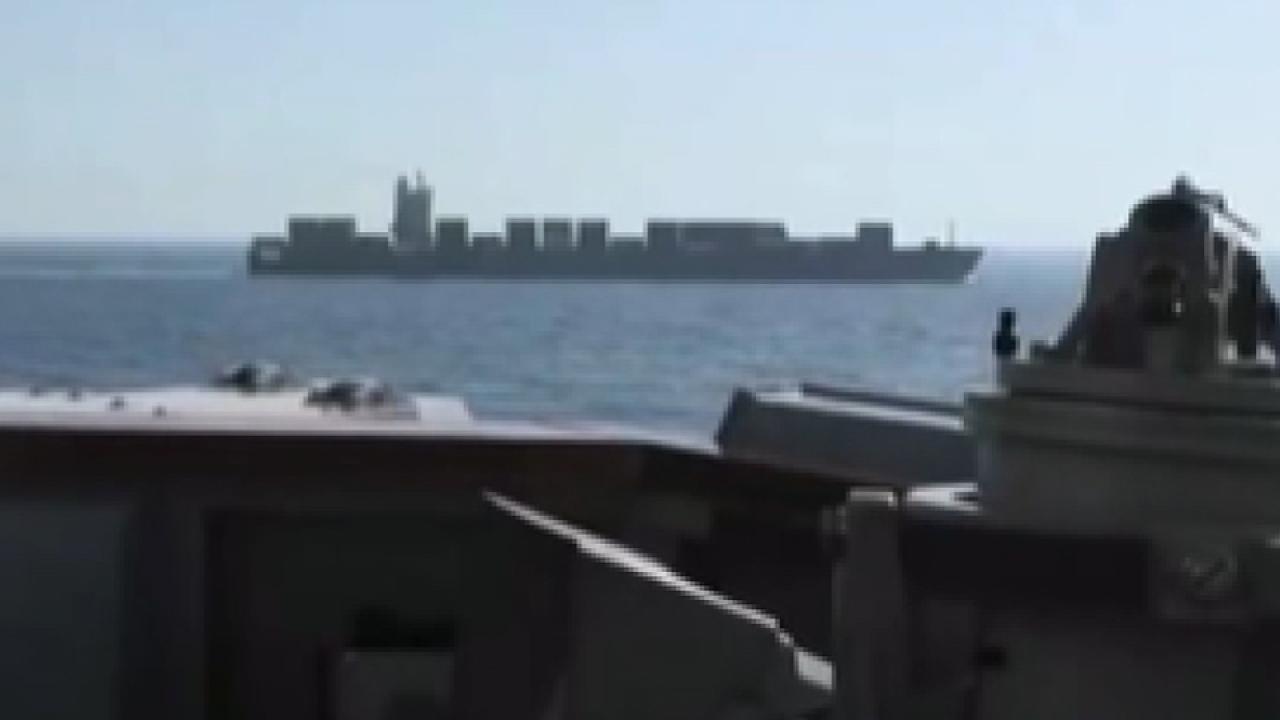 ABD ordusu, ablukaya uymayan İran bandıralı gemiyi vurduğunu duyurdu