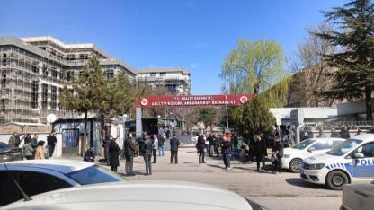 Ankara Kuzey Çevre Yolu’nda iki aracın karıştığı kazada hayatını kaybedenler olduğu öğrenildi.