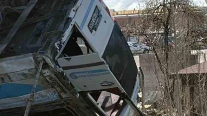 Ankara’da özel halk otobüsü köprü direğine çarptı: 5 ölü, 15 yaralı