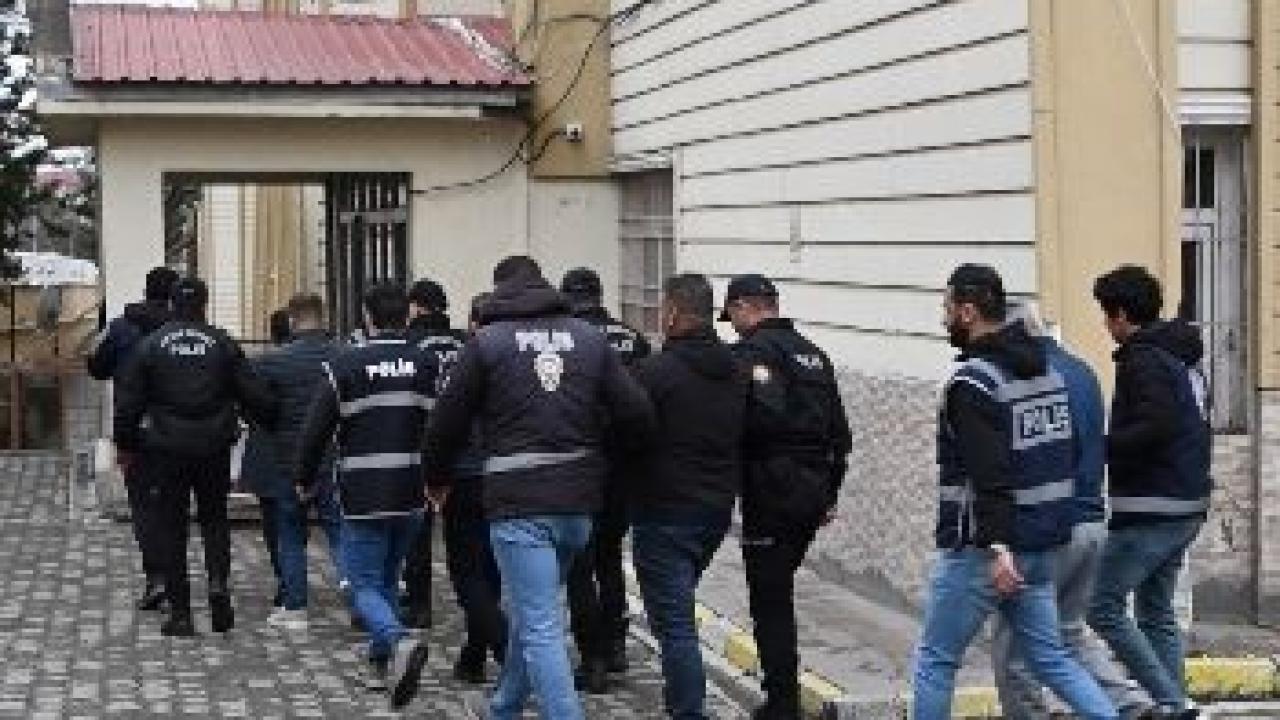 Ardahan merkezli 5 ilde "rüşvet ve görevi kötüye kullanma" operasyonu: 7 kişi tutuklandı