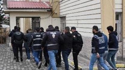 Ardahan merkezli 5 ilde "rüşvet ve görevi kötüye kullanma" operasyonu: 7 kişi tutuklandı