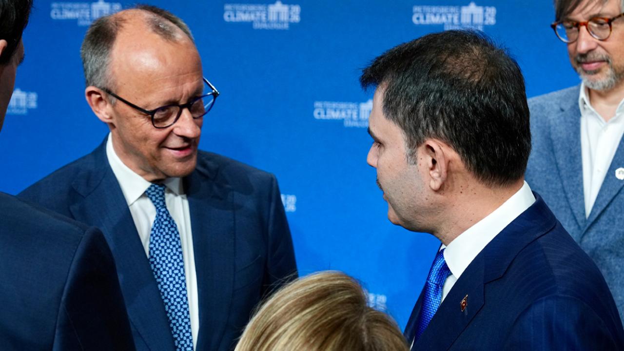 Bakan Kurum, Almanya Başbakanı Merz ile bir araya geldi