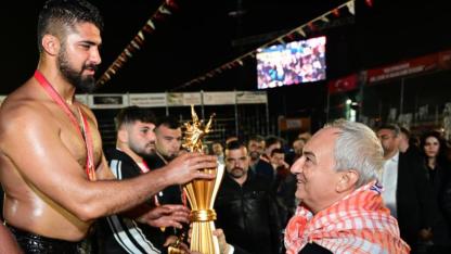 Balıkesirli güreşçi Enes Doğan, Kepez’de başpehlivan oldu