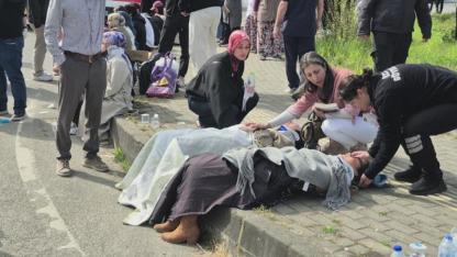 Bartın’da halk otobüsü otomobilin üzerine devrildi: 44 yaralı