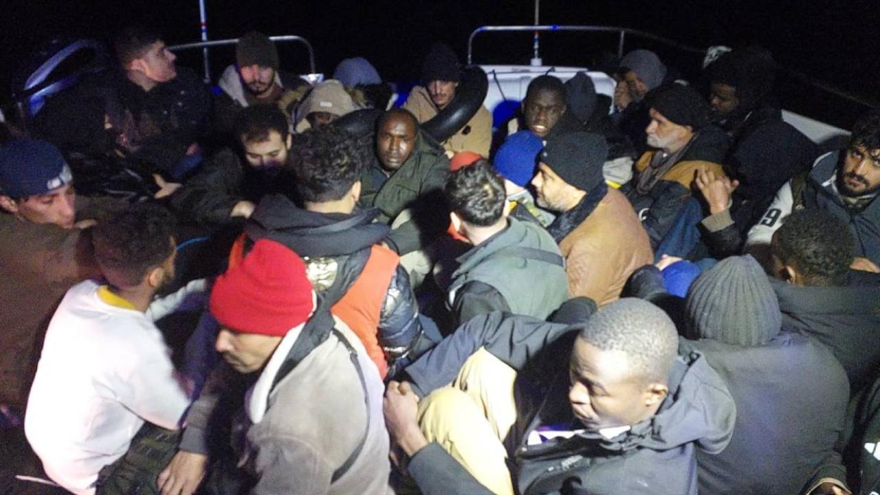 Bodrum açıklarında facianın eşiğinden dönüldü: 30 düzensiz göçmen kurtarıldı