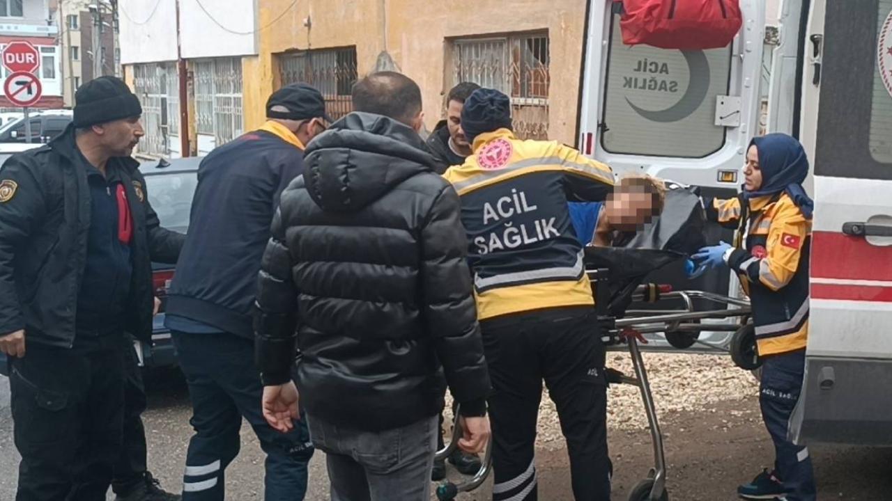 Boşanma aşamasında olduğu eşini dört yerinden bıçaklayıp eve kilitledi