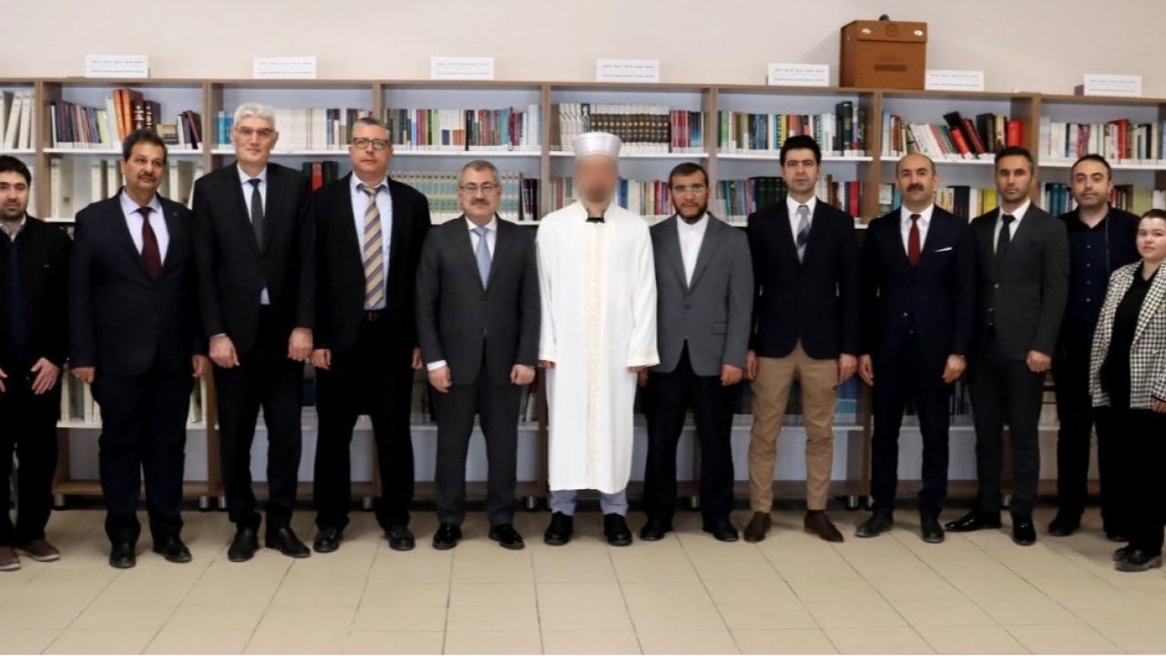 Cezaevinde hafız oldular