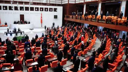 Doğum izni ve sosyal medyaya 15 yaş düzenlemesi TBMM’de kabul edildi