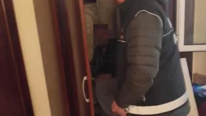 Dolaptan kıyafet değil "Torbacı" hükümlü çıktı