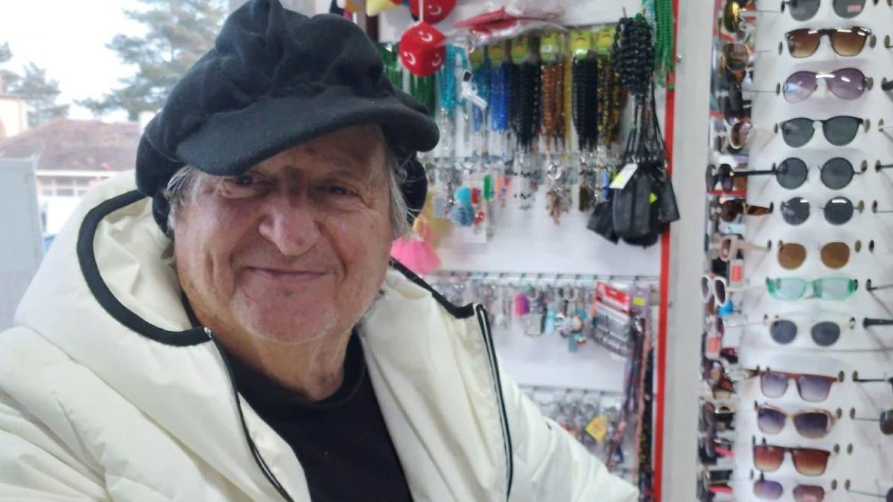 Emekli öğretmen evinde ölü bulundu