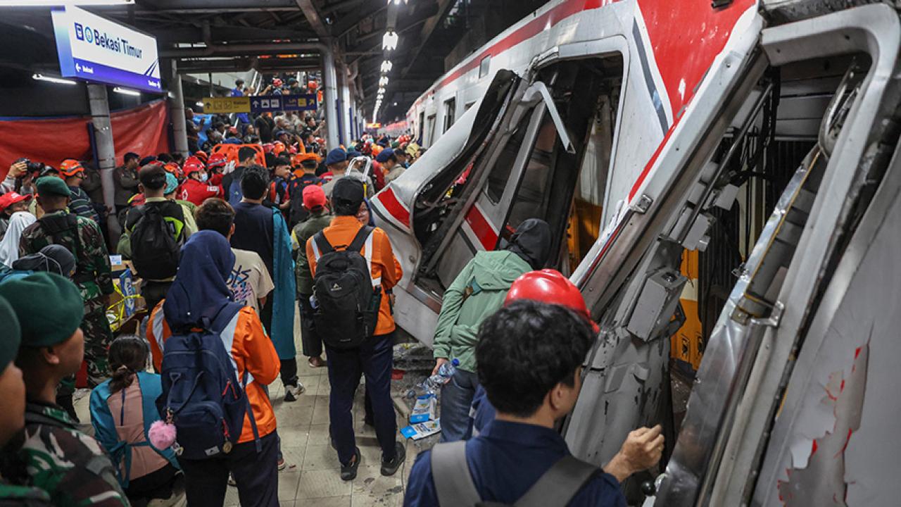 Endonezya'da tren kazası: 14 ölü, 84 yaralı